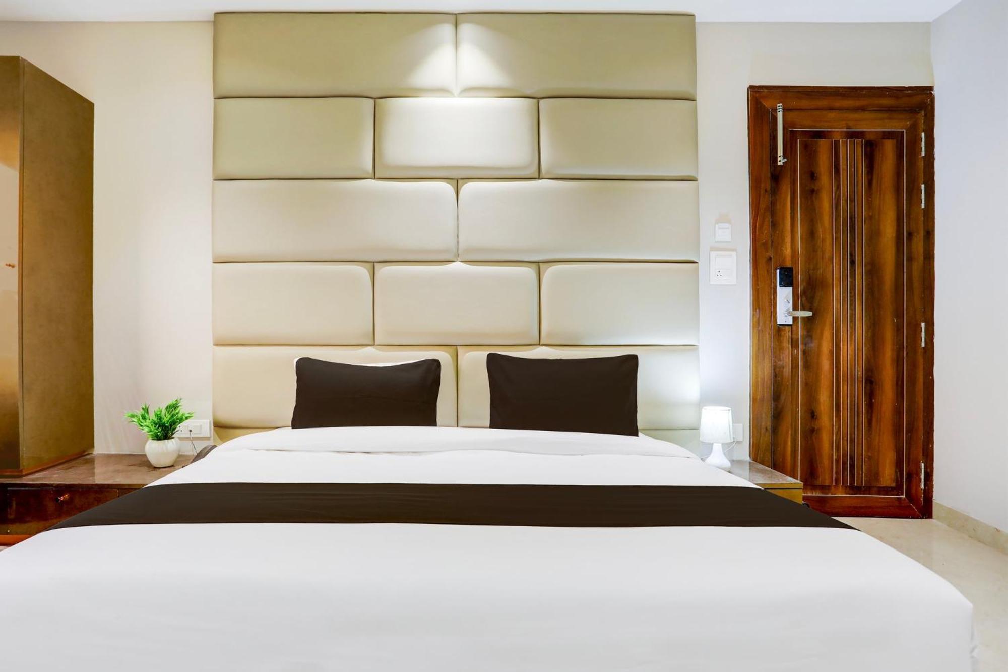 Hotel Super Collection O Belgacihia Near Kolkata Railway Station Gwalior Esterno foto